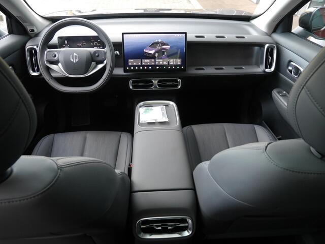 Leapmotor B10 Design ProMax 67.1 kWh | Navigatie | Rondom camera | 18inch Velgen | 750 KG trekgewicht Elektrisch bedienbare achterklep | Panoramdak | Uit voorraad leverbaar