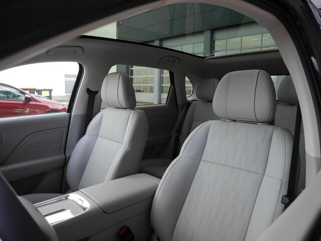 Leapmotor B10 Design ProMax 67.1 kWh | Licht interieur kleur | Navigatie | Rondom camera | 18inch Velgen | Elektrisch bedienbare achterklep | Panoramdak | Stoel verwarming en ventilatie | Stuurverwarming | Uit voorraad leverbaar