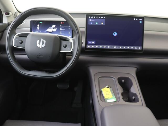 Leapmotor C10 REEV Design 28.4 kWh | Navigatie \ Camera | Panoramadak | Lage Kilometerstand |