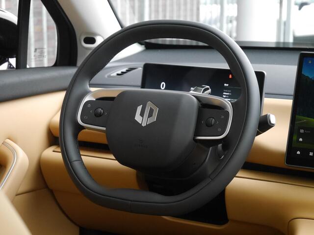 Leapmotor C10 Design Pro 69.9 kWh | Panoramdak | 20inch | elektrisch bedienbare achterklep | Snel leverbaar | Camera v+a | Zeer veel ruimte!