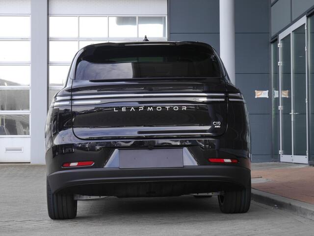 Leapmotor C10 Design ProMax AWD 81.9 kWh | 598 PK | 0-100 in 4 seconden | Wltp 437 km | 1500kg trekgewicht | Uit voorraad leverbaar | Stoel en stuurverwarming | Stoel ventilatie | Panorama dak | 20 inch lichtmetalen velgen | 360 graden camera