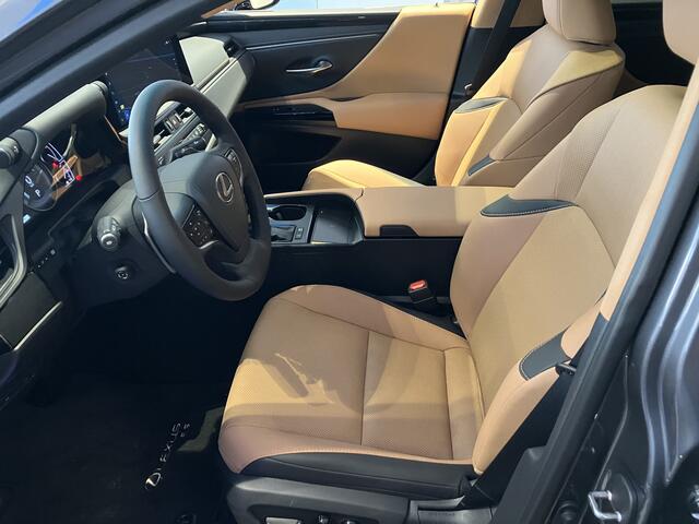 Lexus Es 300h 35th Edition | UIT VOORRAAD LEVERBAAR IN DE KLEUREN SONIC GREY EN GRAPHITE BLACK METALLIC |