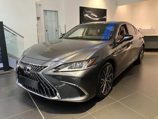lexus-es-300h-35th-edition--uit-vo