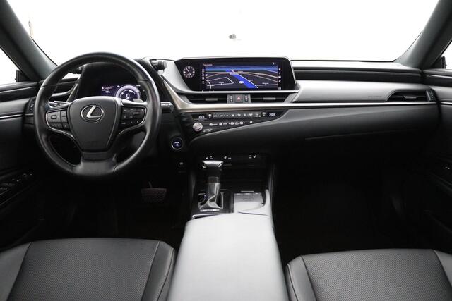 Lexus Es 300h Preference Line | Schuif-/kanteldak | Lederen bekleding | 18 Inch Lichtmetalen velgen | Blind Spot Monitor