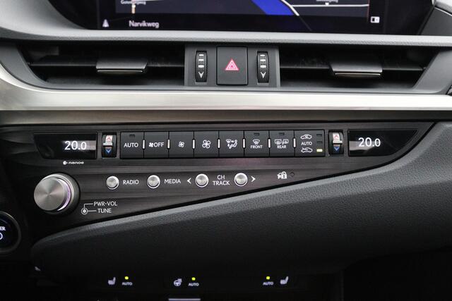 Lexus Es 300h Preference Line | Schuif-/kanteldak | Lederen bekleding | 18 Inch Lichtmetalen velgen | Blind Spot Monitor