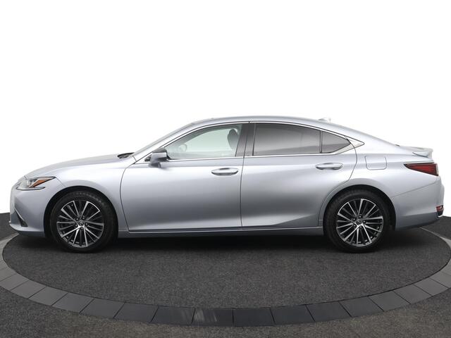 Lexus Es 300h Business Line | 18 Inch Lichtmetalen velgen | Blind Spot Monitor | Stoel & stoelverwarming | Schuif-/kanteldak