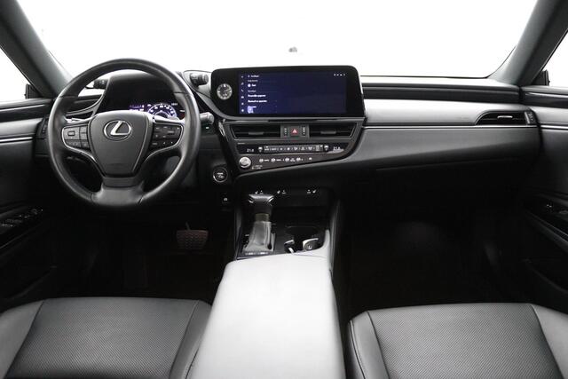 Lexus Es 300h Business Line | 18 Inch Lichtmetalen velgen | Blind Spot Monitor | Stoel & stoelverwarming | Schuif-/kanteldak
