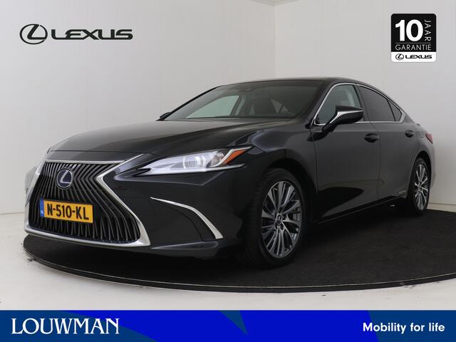 Lexus Es 300h Preference Line | 1ste Eigenaar | Dealer onderhouden | Stoel+Stuurverwarming | Blind Spot Monitor | LED Verlichting | Elektrisch Verstelbaar Stoelen | Schuif/Kantel Dak |
