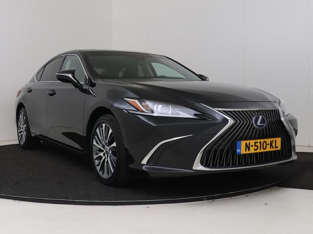 Lexus Es 300h Preference Line | 1ste Eigenaar | Dealer onderhouden | Stoel+Stuurverwarming | Blind Spot Monitor | LED Verlichting | Elektrisch Verstelbaar Stoelen | Schuif/Kantel Dak |