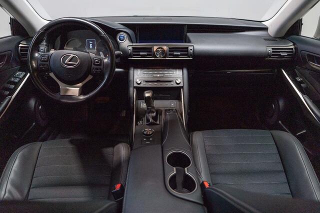 Lexus IS 300H HYBRID BUS.Line Pro, El.sch.dak, Ad.Cruise, Lane assist