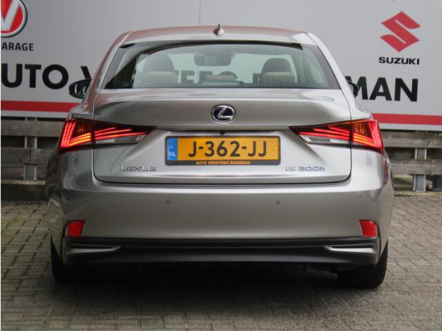 Lexus IS 300h Hybrid Business Line Pro Apple Carplay/Android Auto, Parkeersensoren Voor en Achter, Achteruitrijcamera, Navigatie