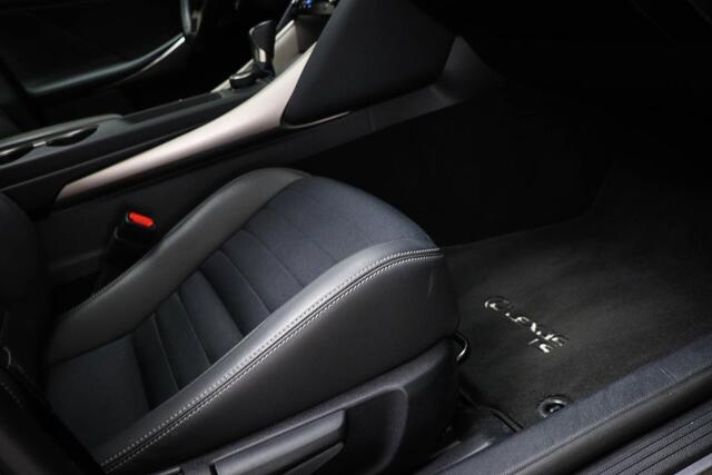 Lexus IS 300h Hybrid Business Line | SCHUIFDAK | SAFETY PACK | NAVIGATIE | CAMERA