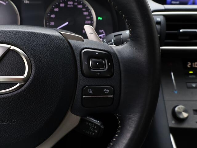 Lexus IS 300h Sport Edition | Stoelverwarming | Pdc | NL-Auto