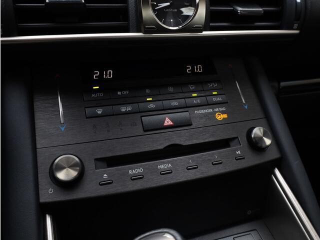 Lexus IS 300h Sport Edition | Stoelverwarming | Pdc | NL-Auto