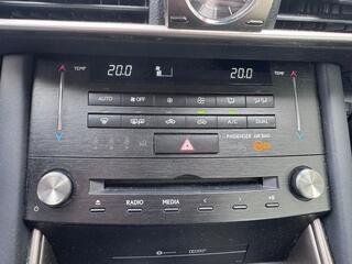 lexus-is-300h-hybrid-business-line