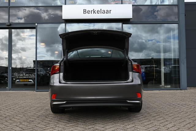Lexus IS 300h Hybrid Business Line Pro | NL Auto | Dealer onderhouden