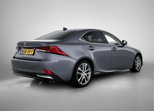 Lexus IS 300h First Edition | Elektrisch Verstelbare Stoelen | Cruise Control Adaptief | Parkeersensoren |