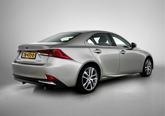 Lexus IS 300h Hybrid Business Line | Afneembare Trekhaak | Parkeersensoren | Stoelverwarming |