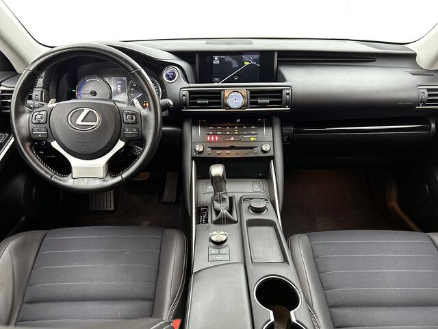Lexus IS 300h Hybrid Business Line | Afneembare Trekhaak | Parkeersensoren | Stoelverwarming |