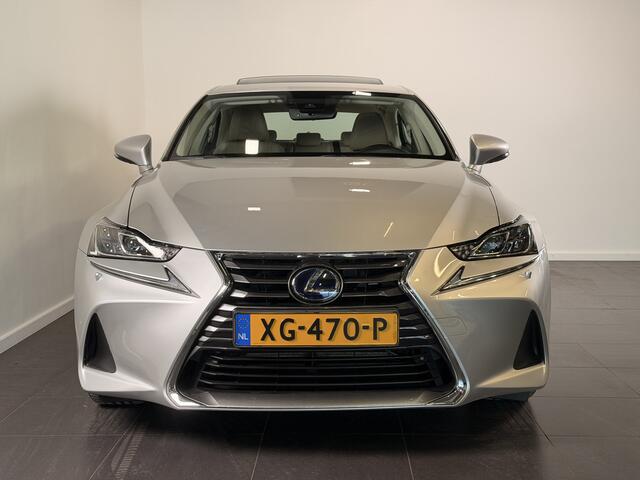 Lexus IS 300h Hybrid Business Line | Trekhaak | Parkeersensoren voor - en achter | Schuif - / kanteldak |