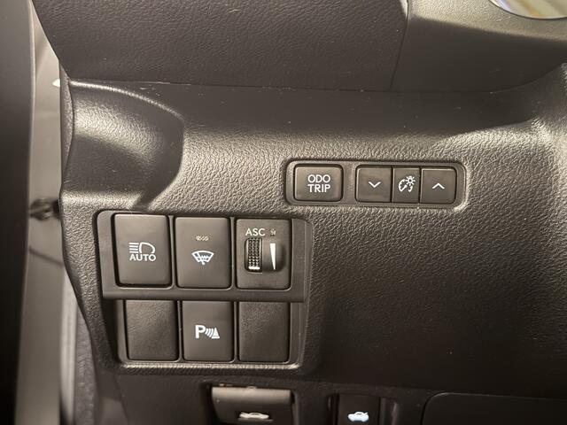 Lexus IS 300h Hybrid Business Line | Trekhaak | Parkeersensoren voor - en achter | Schuif - / kanteldak |