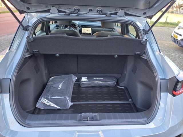 Lexus LBX 2WD Safety Pack