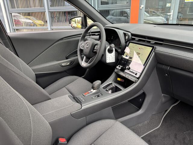 Lexus LBX Business Line 2WD / NIEUW MEI 2025! / Stoelverwarming / AppleCarplay/AndroidAuto / Keyles sentry /