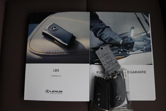 Lexus LBX Elegant 2WD | Tech Pack | Elektrisch bedienbare achterklep | Parkeersensoren