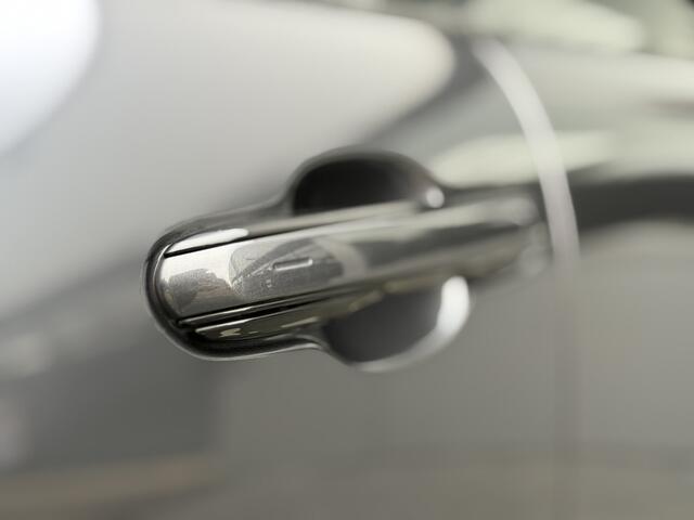 Lexus LBX Emotion Bi-Tone 2WD Dodehoekdetectie, Elektrische achterklep, Lederen bekleding , All-in Rijklaarprijs