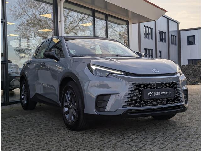 Lexus LBX Business Line 2WD | Comfort + Safety Pack | Stoel- stuurverwarming | BSM | PDC V+A | ACC | Camera