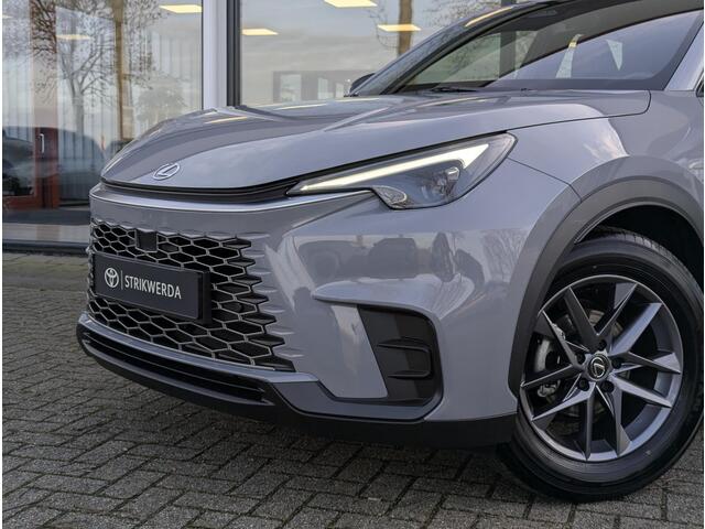 Lexus LBX Business Line 2WD | Comfort + Safety Pack | Stoel- stuurverwarming | BSM | PDC V+A | ACC | Camera