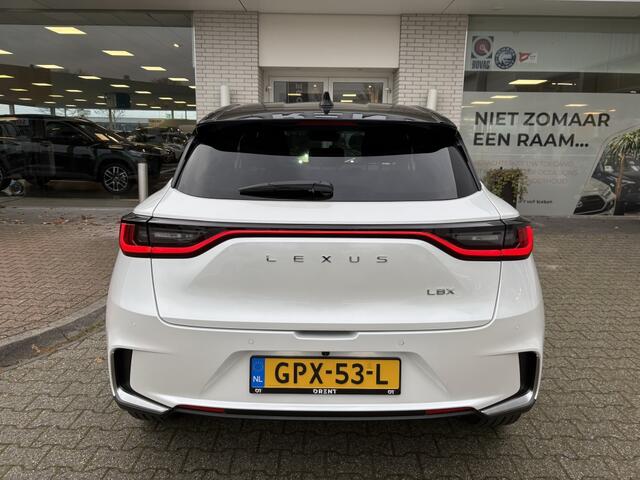 Lexus LBX Emotion 2WD | Sensoren v/a | Leder | Blind Spot | Stoelverwarmin