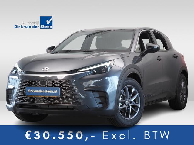 Lexus LBX 1.5 HEV Premium Edition 2WD | Dodehoekdetectie | Botsherkenning | Draadloze Telefoonlader | Stoelverwarming | Achteruitrijcamera | Apple CarPlay/ Android Auto | Navigatie | Parkeersensoren Voor- En Achter |