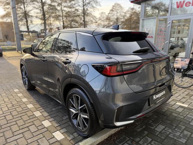 Lexus LBX Cool 2WD | GEEN AFLEVERKOSTEN | Dodehoekdetectie, Elektrische achterklep, Lederen bekleding