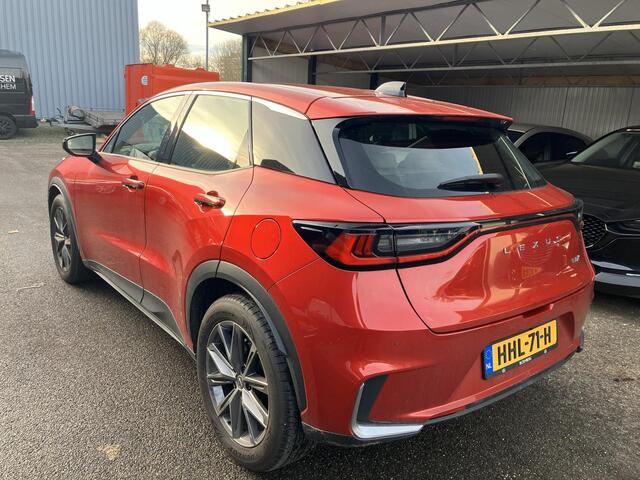 Lexus LBX Elegant 2WD , Automaat, Advanced pakket, Leder, Adap.Cruise, 360 Camera, Stoel/Stuurverwarming, Apple Carplay, Android Auto, Park Assist, LMV 18 Inch, HUD, PDC, LKA, BSM