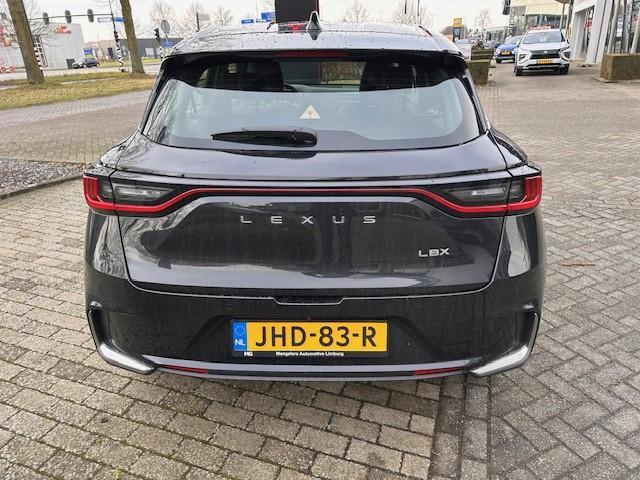 Lexus LBX Elegant 2WD