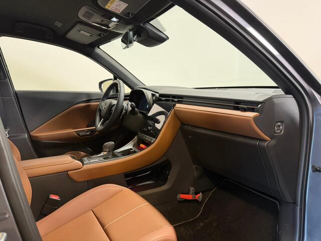 Lexus LBX Relax 2WD | Dodehoek detectie | Electrisch bedienbare achterklep | Cognac kleurig leder |