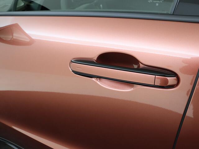 Lexus LBX 2WD | Stoelverwarming | Parkeersensoren | Apple Carplay & Android Auto |