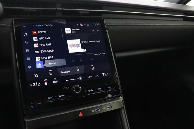 Lexus LBX Elegant 2WD | Apple Carplay/Android Auto | Parkeersensoren | Stoel/Stuurverwarming | Parkeercamera |