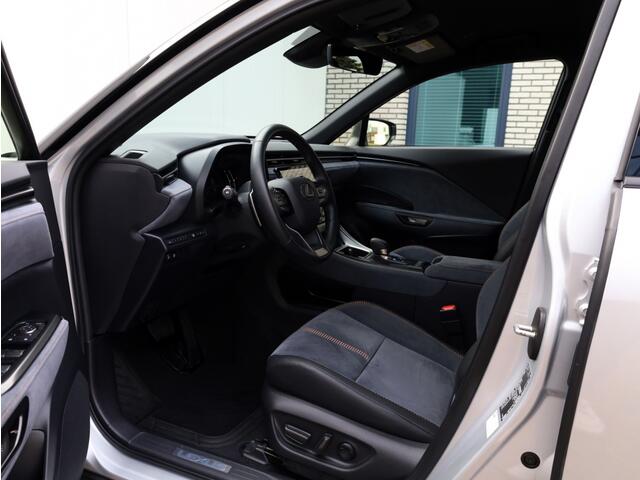 Lexus LBX Cool 2WD | Leder/Alcantara | Memory Seat | BSM