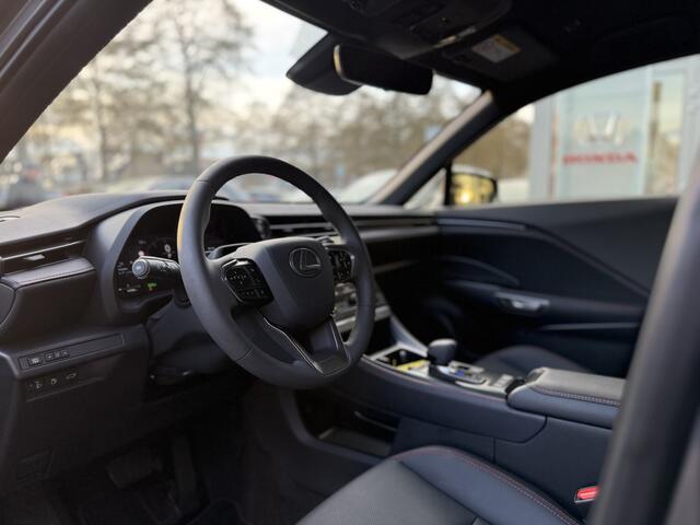 Lexus LBX Emotion Bi-Tone 2WD | GEEN AFLEVERKOSTEN | Dodehoekdetectie, Elektrische achterklep, Lederen bekleding