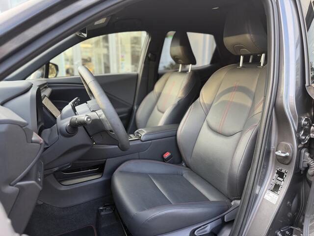 Lexus LBX Emotion Bi-Tone 2WD | GEEN AFLEVERKOSTEN | Dodehoekdetectie, Elektrische achterklep, Lederen bekleding