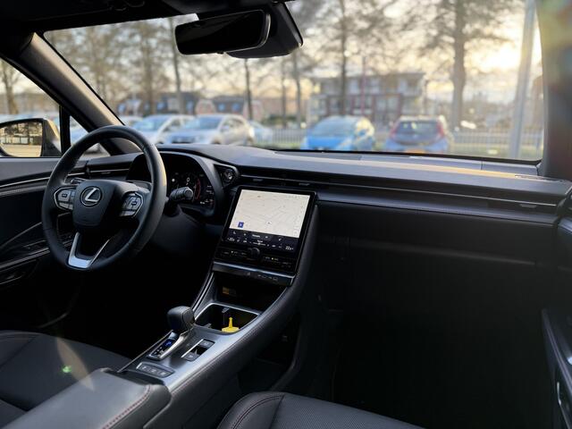 Lexus LBX Emotion Bi-Tone 2WD | GEEN AFLEVERKOSTEN | Dodehoekdetectie, Elektrische achterklep, Lederen bekleding