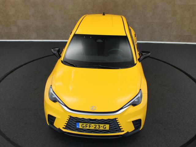 Lexus LBX Business Line 2WD - ORIGINEEL NEDERLANDSE AUTO - AFKOMSTIG VAN 1E EIGENAAR - NAVIGATIE - ADAPTIEVE CRUISE CONTROL - PARKEERSENSOREN VOOR/ ACHTER - CAMERA - KEYLESS ENTRY/ START - APPLE CARPLAY/ ANDROID AUTO - 17 INCH LICHT METALEN VELGEN