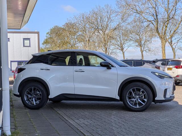 Lexus LBX Business Line 2WD | Comfort + Safety Pack | Stoel- stuurverwarming | BSM | PDC V+A | ACC | Camera