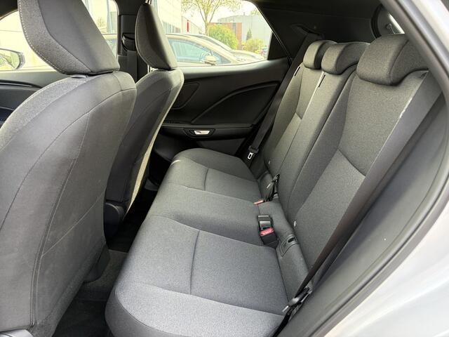 Lexus LBX Business Line 2WD Parkeer en Dodehoek Sensoren Stoel Stuur Verwarming