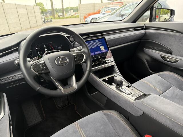 Lexus LBX Cool 2WD | Full Option |
