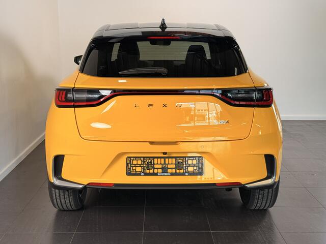 Lexus LBX Emotion 2WD + Premium Pack