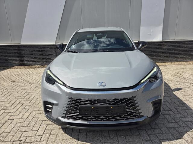 Lexus LBX Business Line Business Line 2WD Parkeer en Dodehoek Sensoren Stoel/ stuurverwarming
