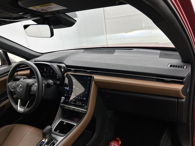 Lexus LBX Relax 2WD | BTW voertuig | Bruin Leder | Blind Spot Monitor | Elektrisch verstelbare bestuurdersstoel met geheugen | Navigatie | Apple CarPlay/Android Auto | Cruise Control Adaptive | Stoel+stuurverwar